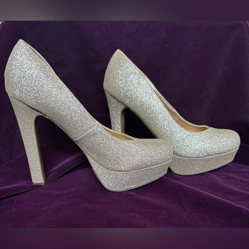 MASSIMO Women’s Silver Glitter Platform Pumps SZ 8 MED Width VERY Sparkly Shoes
